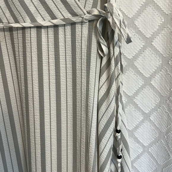 Calvin Klein gray & white dress, size 10, only worn once, like new condition - Picture 4 of 7